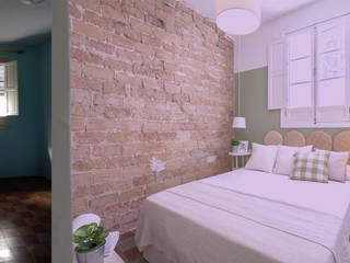 Vivienda de los años 60 reformada y adaptada para apartamento turístico de 4 habitaciones y dos baños en el centro histórico de Sevilla, SH Interiorismo SH Interiorismo Спальня