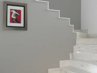 homify Pasillos, vestíbulos y escaleras modernos