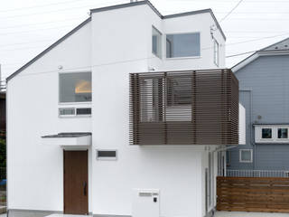 菜園の風景を取り込む家・T-HOUSE nerima, 大坪和朗建築設計事務所 Kazuro Otsubo Architects 大坪和朗建築設計事務所 Kazuro Otsubo Architects Wooden houses White