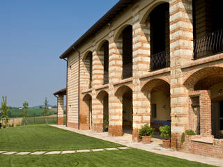 CASCINA BUSCAROLO, Carlo Bellini architetto Carlo Bellini architetto Дома в классическом стиле