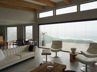 Brenton on Sea, XO Architects Inc. XO Architects Inc. Scandinavian style living room Chipboard