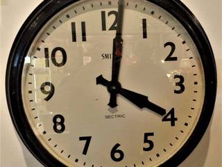 Smiths Factory Clock, Travers Antiques Travers Antiques ВітальняАксесуари та прикраси Метал Чорний