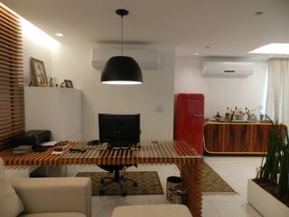 Apartamento duplex, Monique Mureb arquitetura Monique Mureb arquitetura 隨意取材風玄關、階梯與走廊