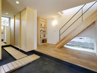 nino, 岡本和樹建築設計事務所 岡本和樹建築設計事務所 Modern corridor, hallway & stairs