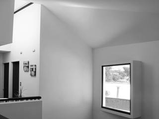 CASA X , Francisco Parada Arquitectos Francisco Parada Arquitectos Pasillos, vestíbulos y escaleras minimalistas