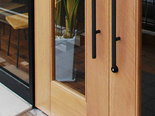 オーダードア 楢（ナラ）, SSD建築士事務所株式会社 SSD建築士事務所株式会社 Eclectic style doors Solid Wood Multicolored