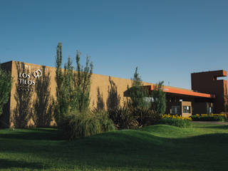 Portal de acceso a barrio Los Tilos, Pablo Pascale Arquitectura Pablo Pascale Arquitectura Oficinas y bibliotecas de estilo ecléctico