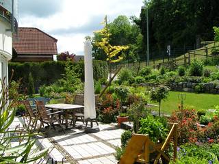 Hausgarten in Arnsberg / Herdringen, wilhelmi garten- und landschaftsarchitektur wilhelmi garten- und landschaftsarchitektur Patios & Decks
