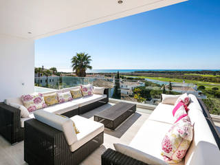 Villa em Vale do Lobo, Hi-cam Portugal Hi-cam Portugal Balcone, Veranda & Terrazza in stile moderno