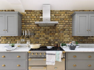 The SW12 Kitchen by deVOL deVOL Kitchens Nhà bếp phong cách công nghiệp Gỗ Grey stainless steel,range cooker,lacanche,extractor,exposed brick,brick wall,grey kitchen,grey cupboards,brass hardware,home,kitchem,style,Cabinets & shelves