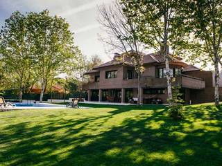 CHALET EN BOADILLA DEL MONTE, URBANIZACIÓN LAS LOMAS, KUBO | Obras - Reformas KUBO | Obras - Reformas 現代房屋設計點子、靈感 & 圖片