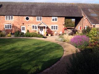 A Cheshire Country Cottage Garden, Charlesworth Design Charlesworth Design Jardines rurales