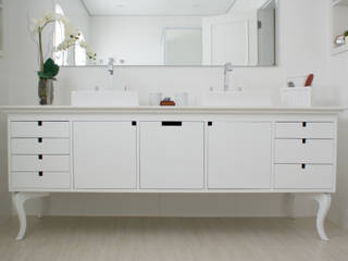 Bancada Móvel para banheiros e lavabos., Move Móvel Criação de Mobiliário Move Móvel Criação de Mobiliário BathroomMedicine cabinets Wood White