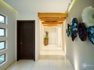 A856, UV Arquitectos UV Arquitectos Modern Corridor, Hallway and Staircase