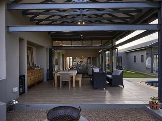 Chalmers Residence homify Country style balcony, porch & terrace