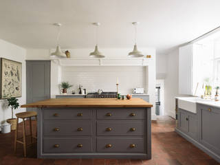 The Cheshire Townhouse Kitchen by deVOL, deVOL Kitchens deVOL Kitchens Rustic style kitchen Wood Grey