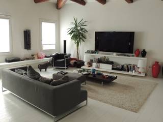 Appartamento San Polo, GIUSTO ARCHITETTO GIUSTO ARCHITETTO Living room