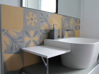 Stanza da bagno in cementine decorate, Romano pavimenti Romano pavimenti Eclectic style bathroom Tiles
