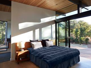 Sacramento Modern Residence by Klopf Architecture, Klopf Architecture Klopf Architecture Moderne slaapkamers