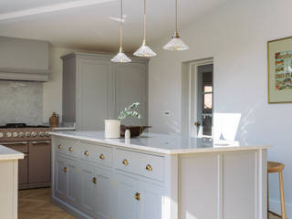 The Chester Kitchen by deVOL , deVOL Kitchens deVOL Kitchens クラシックデザインの キッチン 木 木目調