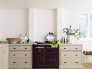 The Surrey Kitchen by deVOL , deVOL Kitchens deVOL Kitchens Rustic style kitchen Wood Beige