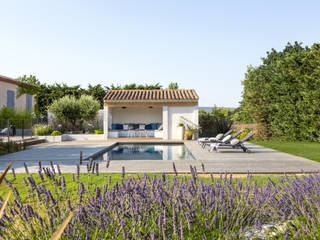 Une Rénovation Contemporaine dans le Région Aix-En-Provence, Agence MORVANT & MOINGEON Agence MORVANT & MOINGEON Śródziemnomorski basen