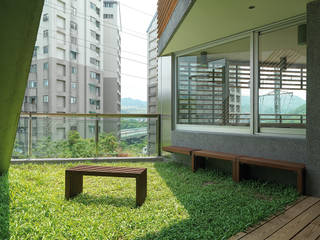 YS114 House, 前置建築 Preposition Architecture 前置建築 Preposition Architecture Moderne balkons, veranda's en terrassen