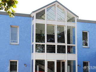 Außenfassade mit Lotuseffekt, Volimea GmbH & Cie KG Volimea GmbH & Cie KG Moderne Häuser Blau