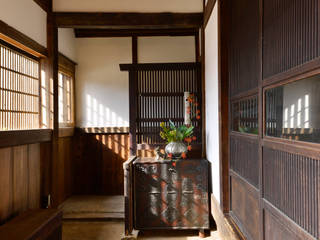 古民家再生, 株式会社SHOEI 株式会社SHOEI Коридор, прихожая и лестница в эклектичном стиле
