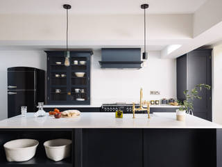 The Wandsworth Kitchen by deVOL , deVOL Kitchens deVOL Kitchens Industriale Küchen Holz Blau
