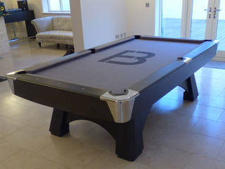 Professional Pool Table, Luxury Pool Tables Limited Luxury Pool Tables Limited モダンデザインの 多目的室