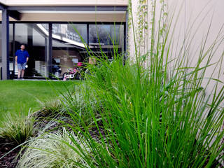 The courtyards, STILL urban design STILL urban design Modern Garden