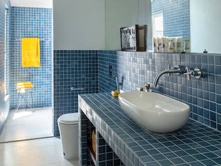 homify Bagno eclettico Vasche & Docce