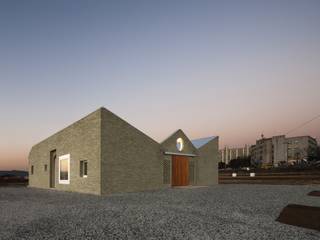 Farmer’s House (ㄷHouse), 에이오에이 아키텍츠 건축사사무소 (aoa architects) 에이오에이 아키텍츠 건축사사무소 (aoa architects) Modern houses Bricks