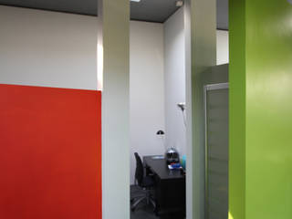 Tiny house refurbishment, ibedi laboratorio di architettura ibedi laboratorio di architettura Moderne Schlafzimmer Schiefer Orange