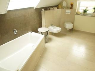 Kundenbad in Rehlingen-Siersburg, BOOR Bäder, Fliesen, Sanitär BOOR Bäder, Fliesen, Sanitär Modern style bathrooms Tiles