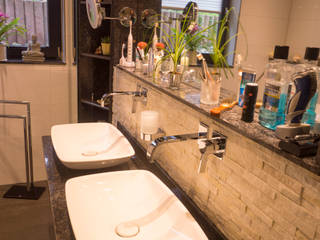 Kundenbad in Bübingen, BOOR Bäder, Fliesen, Sanitär BOOR Bäder, Fliesen, Sanitär Rustic style bathrooms Granite
