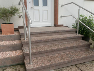 Natursteintreppe in Riegelsberg, BOOR Bäder, Fliesen, Sanitär BOOR Bäder, Fliesen, Sanitär Rustic style house Granite