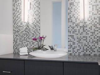 Shelly Preziosi Designs | Modern Muse | Deerfield Beach, FL, Chibi Moku Architectural Films Chibi Moku Architectural Films Modern bathroom Concrete White