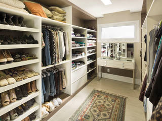 Closet Casal homify Closets clássicos