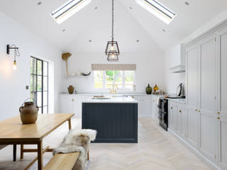 The Coach House Kitchen by deVOL , deVOL Kitchens deVOL Kitchens Scandinavian style kitchen Wood Grey