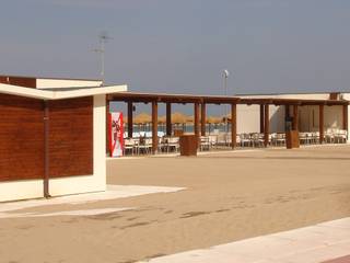 4 STABILIMENTI BALNEARI: “elementi base” dettati dal Piano Spiaggia comunale, duedì - studio di progettazione duedì - studio di progettazione Commercial spaces Concrete