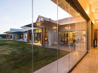 Cortinas de vidrio para lujosa villa – Zimbali, South Africa, AIRCLOS AIRCLOS Modern Houses