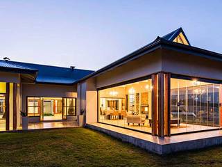 Cortinas de vidrio para lujosa villa – Zimbali, South Africa, AIRCLOS AIRCLOS Casas modernas