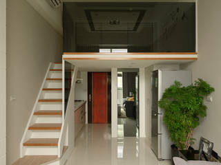 農安街樓中樓, 星葉室內裝修有限公司 星葉室內裝修有限公司 Modern corridor, hallway & stairs