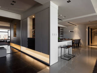 永和徐宅, 域見室所設計 MIEMASU INTERIOR DESIGN 域見室所設計 MIEMASU INTERIOR DESIGN Koridor & Tangga Modern