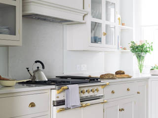 The SW1 Kitchen by deVOL , deVOL Kitchens deVOL Kitchens Classic style kitchen Wood Beige