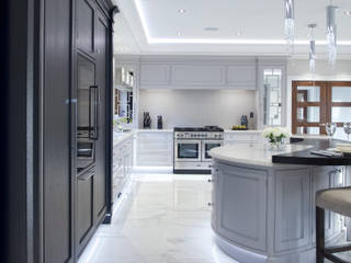 Luxury Painted Kitchen with Ebony, Designer Kitchen by Morgan Designer Kitchen by Morgan クラシックデザインの キッチン 黒色