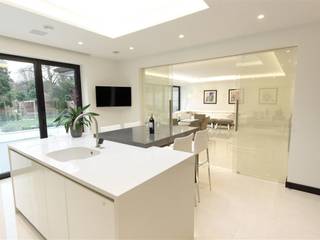 Luxurious White Kitchens by PTC , PTC Kitchens PTC Kitchens Kitchen White