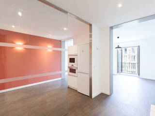 Reforma integral para piso de 140 m2 en el centro de Madrid., Arkin Arkin Modern Dining Room Wood Red